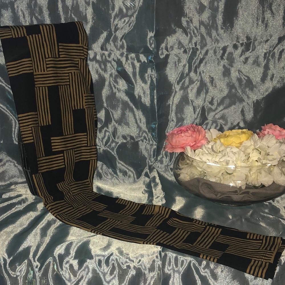 Black and gold leggings
